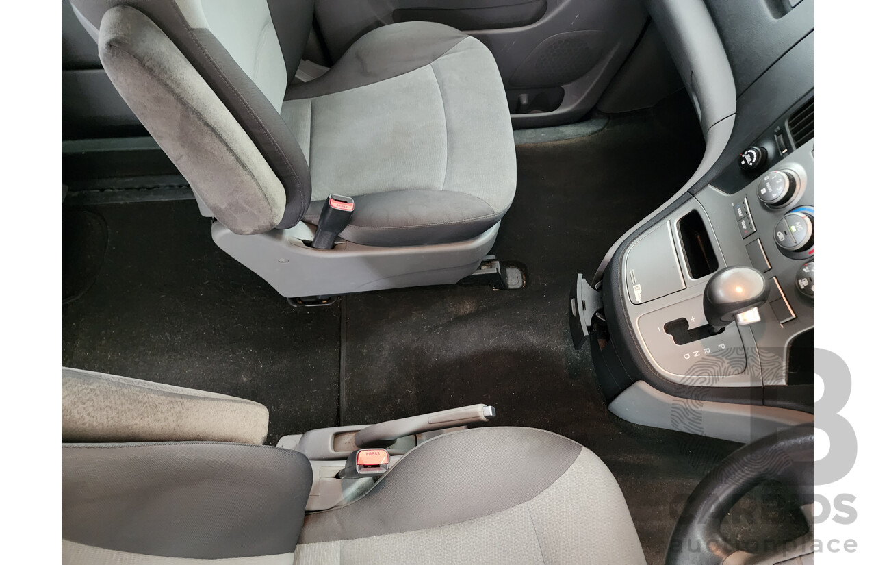 1/2014 Hyundai Imax  TQ MY13 4d Wagon White 2.5L