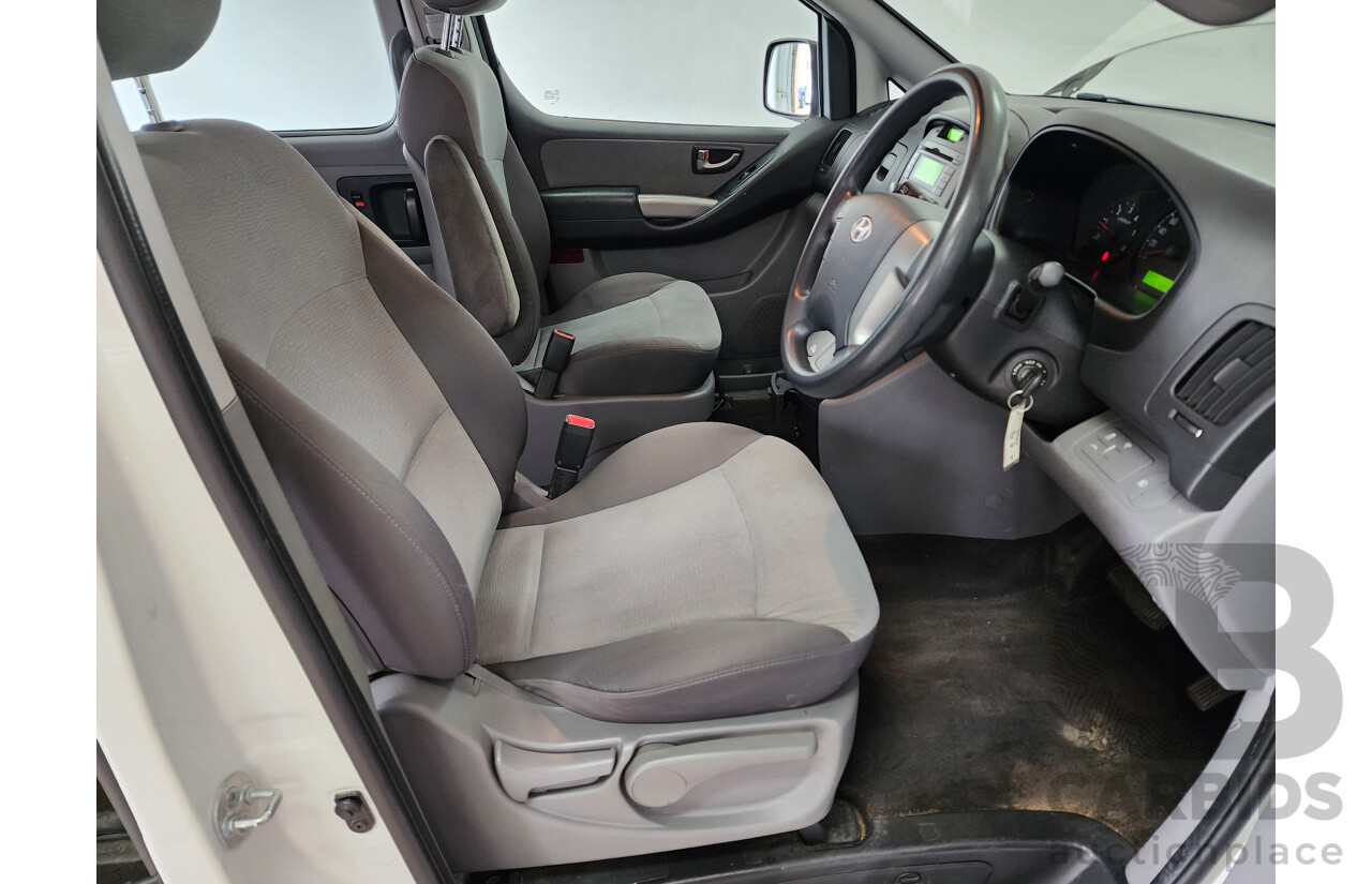 1/2014 Hyundai Imax  TQ MY13 4d Wagon White 2.5L