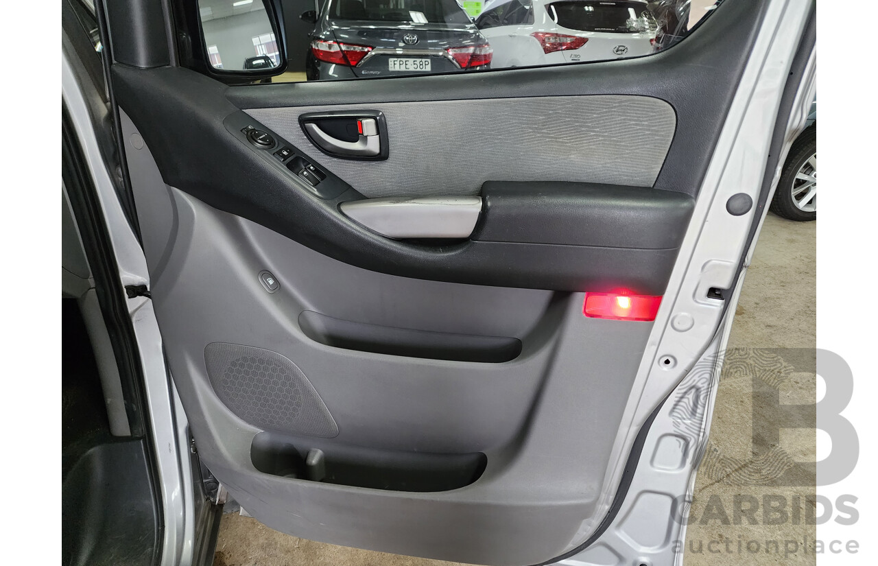 4/2012 Hyundai Imax  TQ MY11 4d Wagon Grey 2.5L