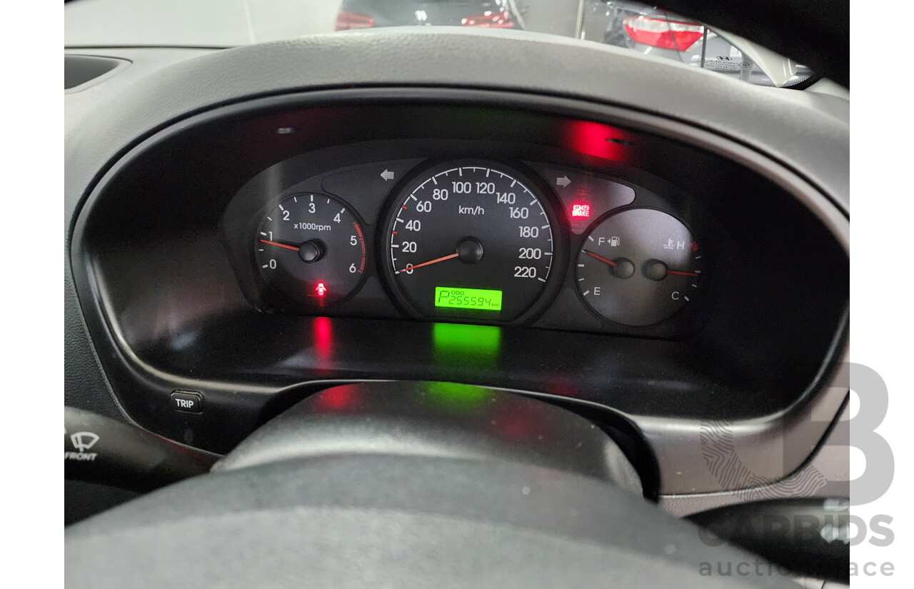 4/2012 Hyundai Imax  TQ MY11 4d Wagon Grey 2.5L