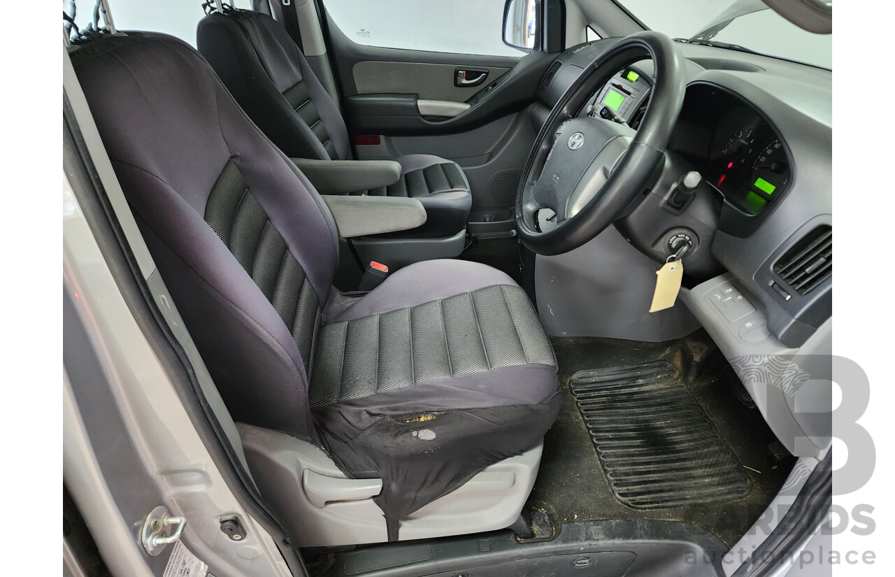 4/2012 Hyundai Imax  TQ MY11 4d Wagon Grey 2.5L