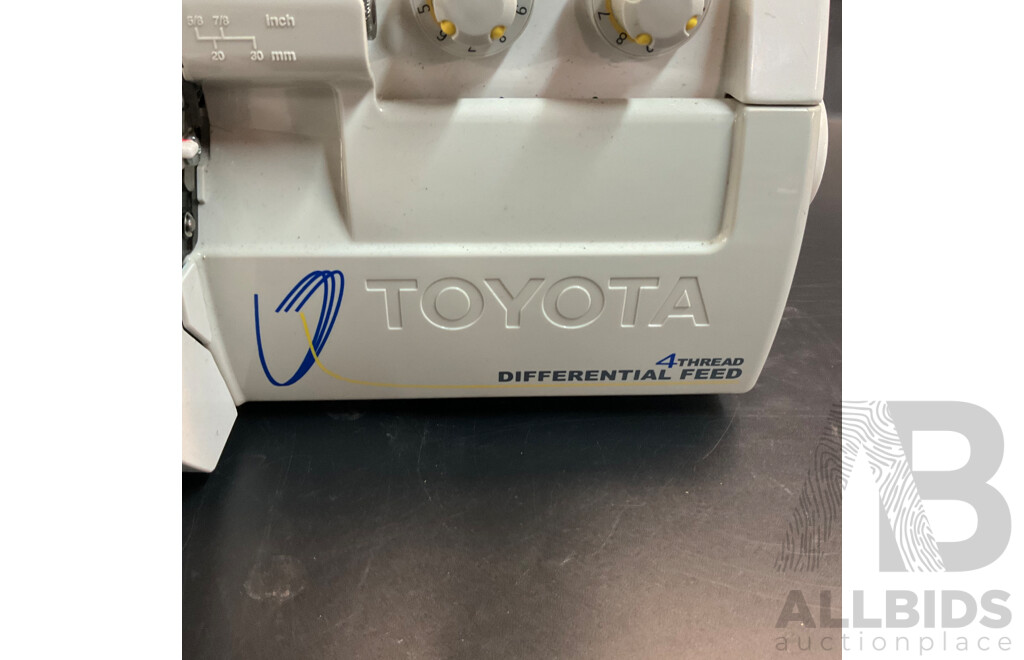 TOYOTA SL3335 Overlock & Brother Star 110 Sewing Machine - Lot of 2