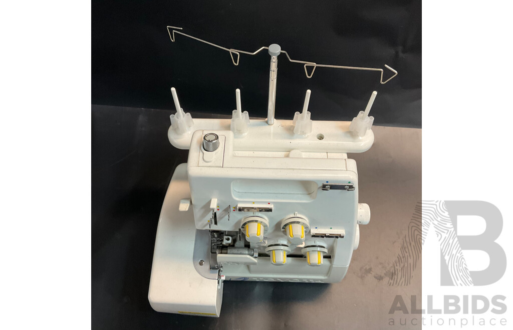 TOYOTA SL3335 Overlock & Brother Star 110 Sewing Machine - Lot of 2