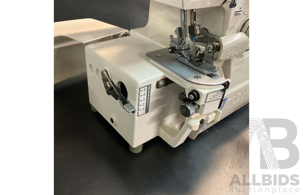 TOYOTA SL3335 Overlock & Brother Star 110 Sewing Machine - Lot of 2