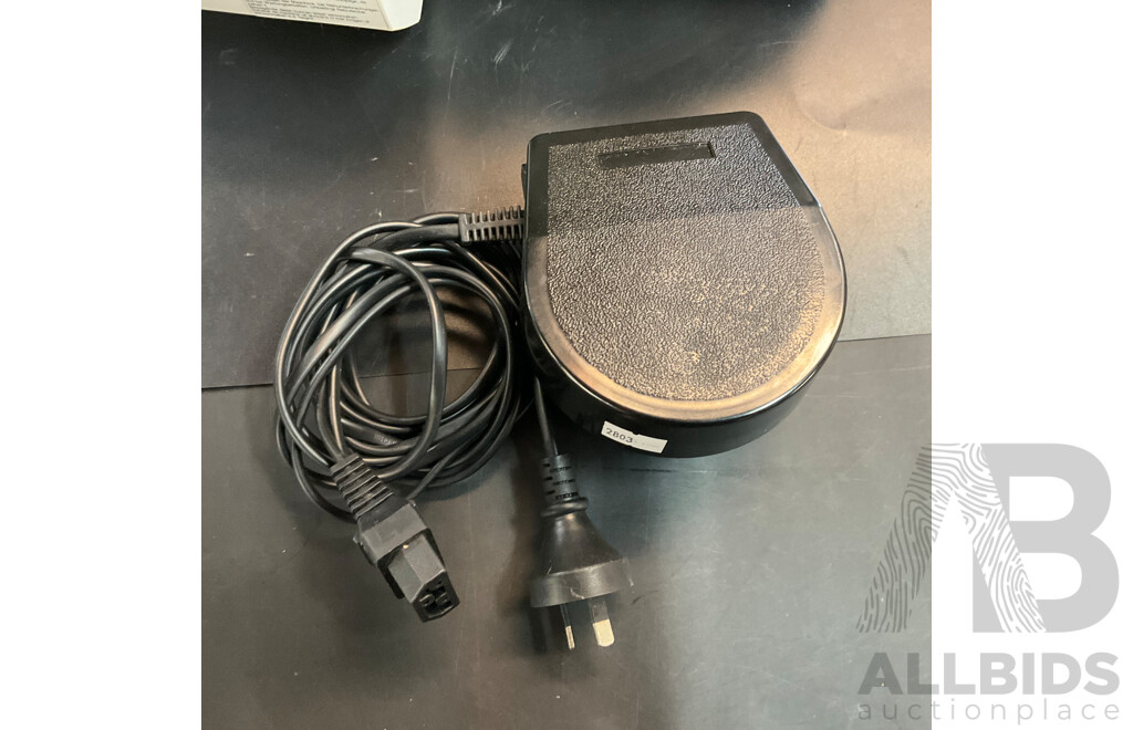 TOYOTA SL3335 Overlock & Brother Star 110 Sewing Machine - Lot of 2