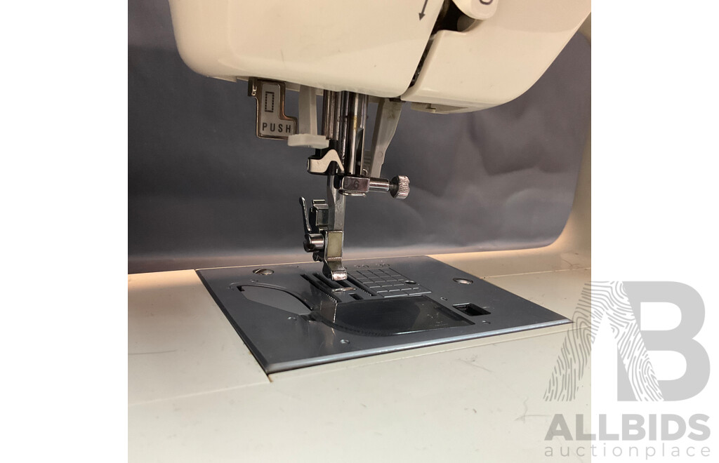 TOYOTA SL3335 Overlock & Brother Star 110 Sewing Machine - Lot of 2