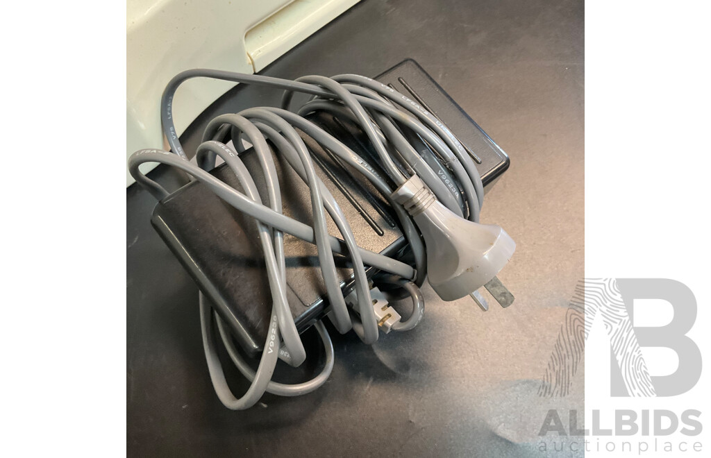 TOYOTA SL3335 Overlock & Brother Star 110 Sewing Machine - Lot of 2