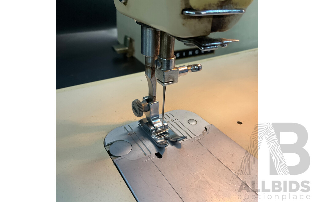 Vintage SINGER Sewing Machines - Deluxe Stylist 518 & Model 237 - Lot of 2