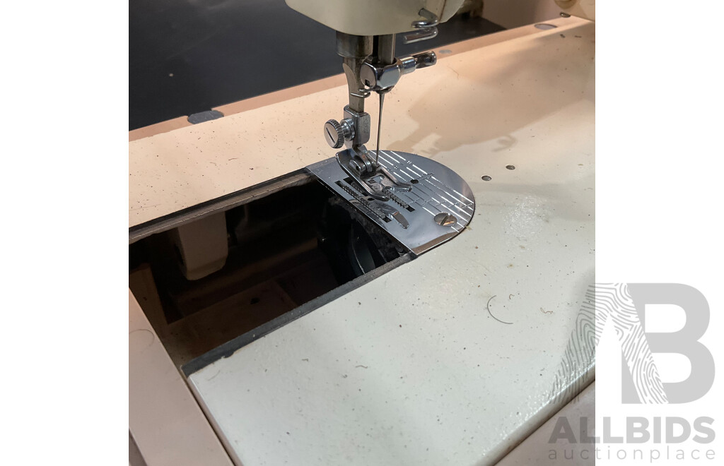 Vintage SINGER Sewing Machines - Deluxe Stylist 518 & Model 237 - Lot of 2