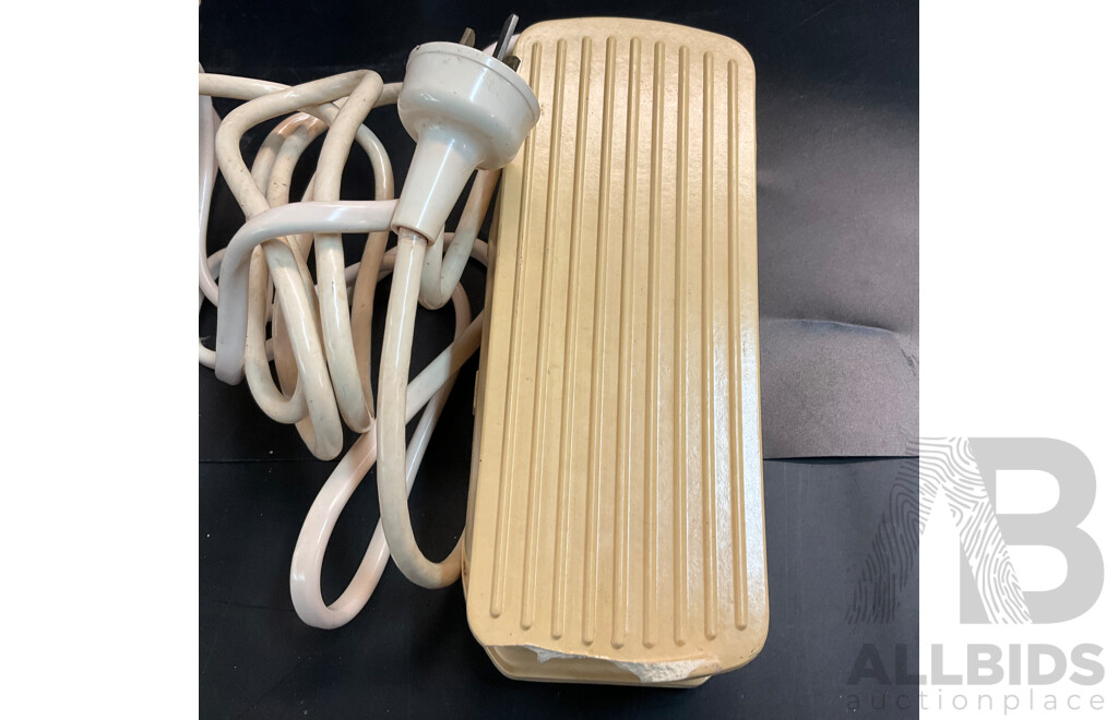 Vintage SINGER Sewing Machines - Deluxe Stylist 518 & Model 237 - Lot of 2