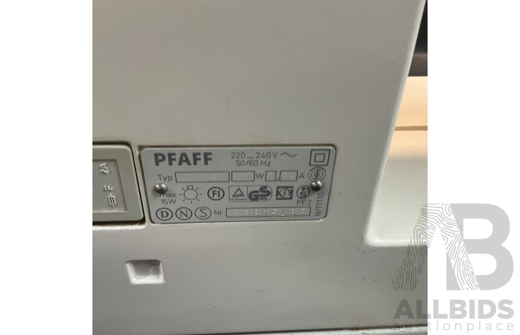 PFAFF Creative 1475 CD Sewing Machine