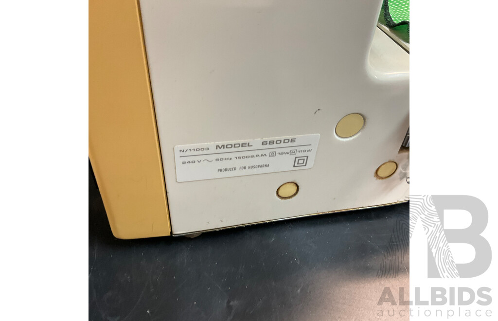 Huskylock 680DE Overlocker Sewing Machines