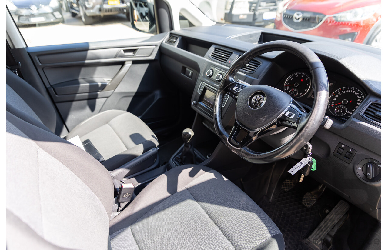 04/2017 Volkswagen Caddy TSI160 Runner (FWD) 2K MY17.5 3d Van Candy White Turbo 1.2L