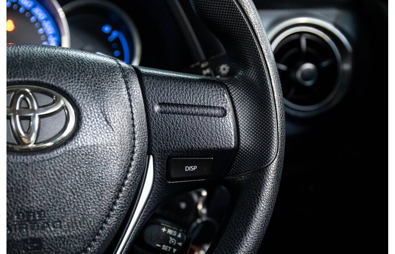 07/2015 Toyota Corolla Ascent (FWD) ZRE182R MY15 5d Hatchback Barcelona Red Metallic 1.8L