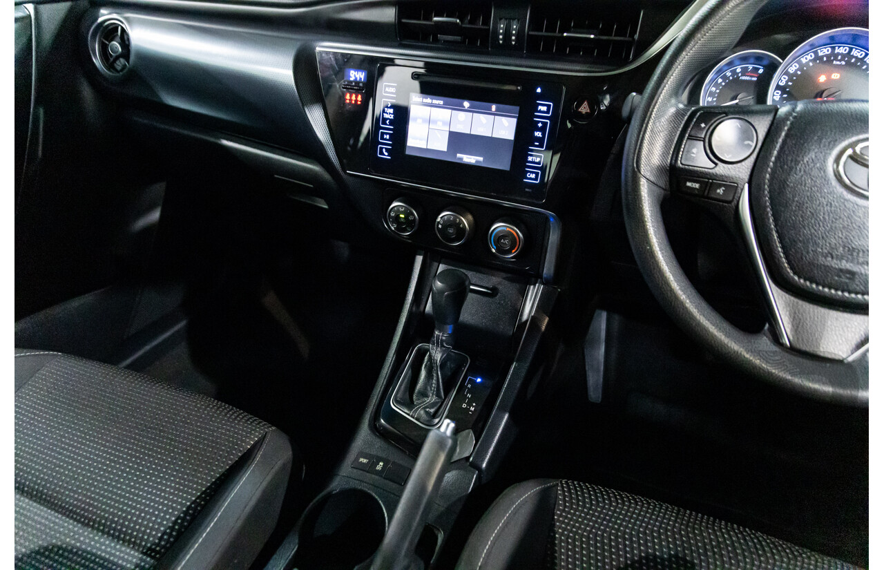 07/2015 Toyota Corolla Ascent (FWD) ZRE182R MY15 5d Hatchback Barcelona Red Metallic 1.8L