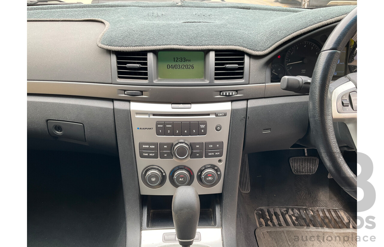 6/2010 Holden Commodore International VE MY10 4d Sedan Heron White V6 3.0L