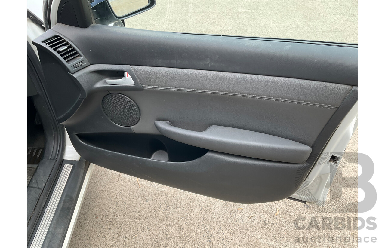 6/2010 Holden Commodore International VE MY10 4d Sedan Heron White V6 3.0L