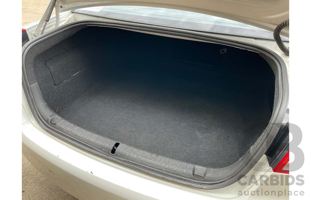 6/2010 Holden Commodore International VE MY10 4d Sedan Heron White V6 3.0L