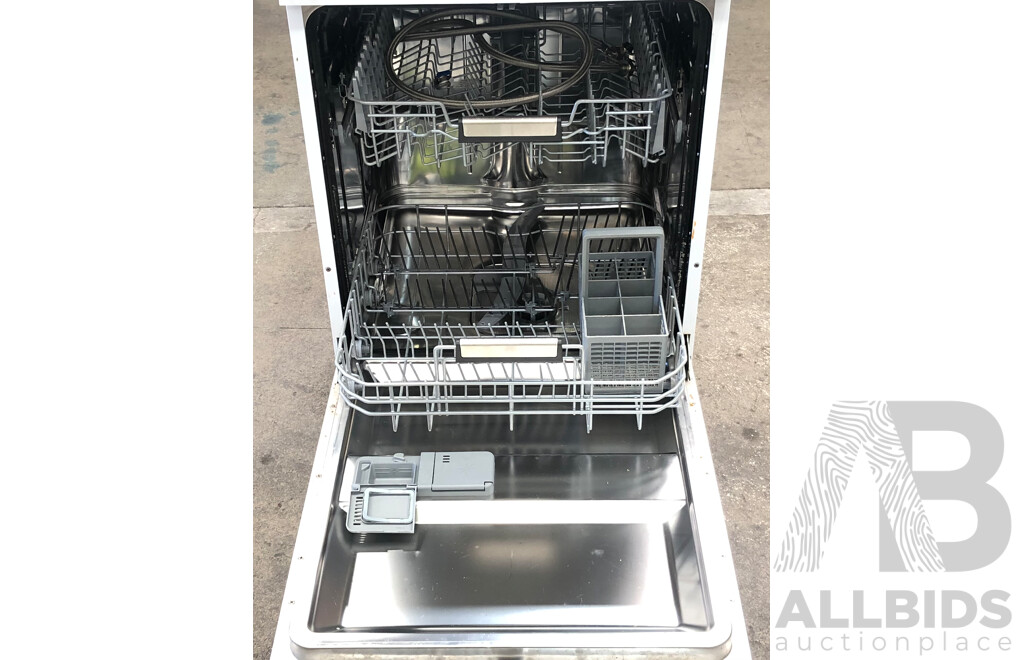 Fisher and Paykel Freestanding Dishwasher
