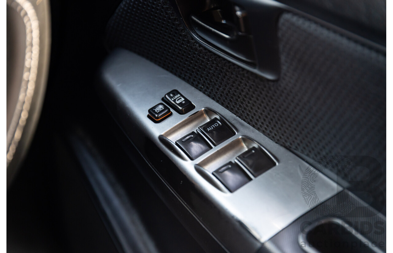 7/2014 Toyota Hilux SR5 (4x4) KUN26R MY14 Dual Cab P/Up Cool White Turbo Diesel 3.0L