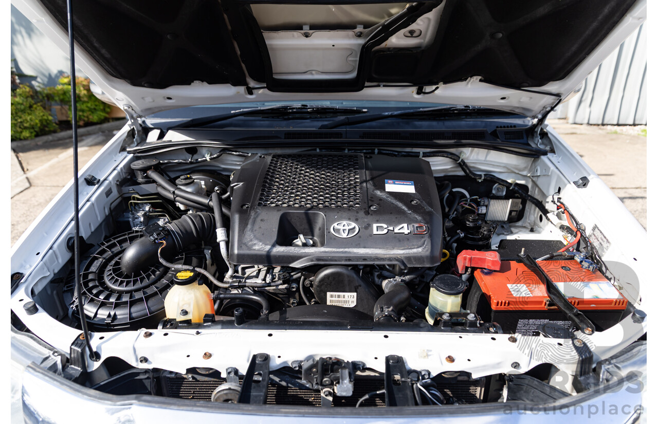 7/2014 Toyota Hilux SR5 (4x4) KUN26R MY14 Dual Cab P/Up Cool White Turbo Diesel 3.0L