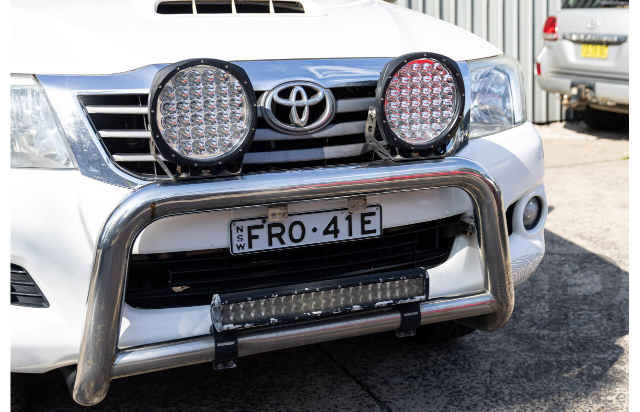 7/2014 Toyota Hilux SR5 (4x4) KUN26R MY14 Dual Cab P/Up Cool White Turbo Diesel 3.0L