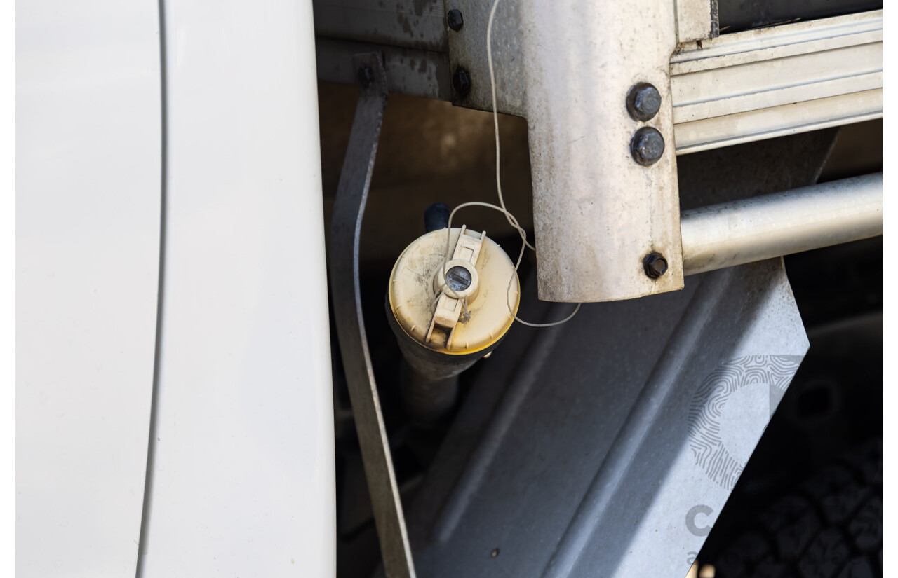 7/2014 Toyota Hilux SR5 (4x4) KUN26R MY14 Dual Cab P/Up Cool White Turbo Diesel 3.0L