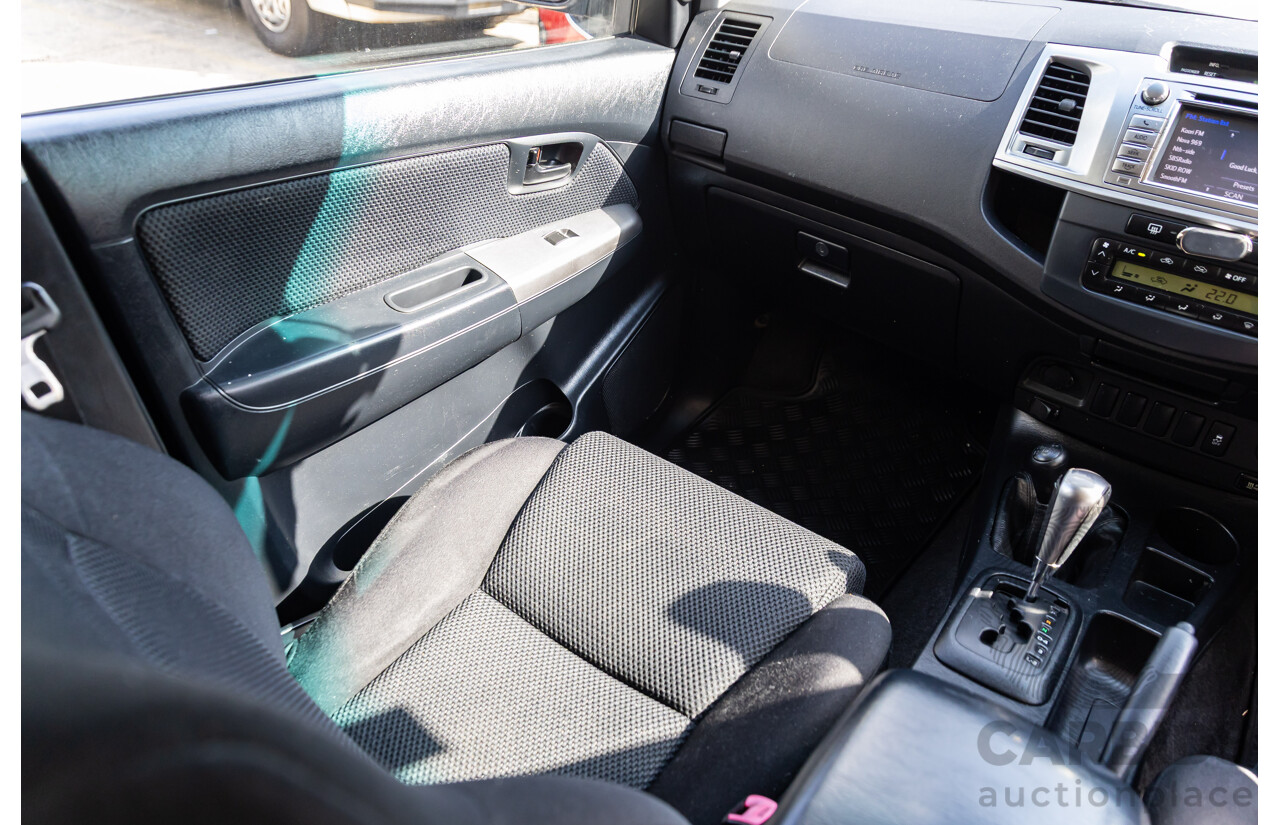 7/2014 Toyota Hilux SR5 (4x4) KUN26R MY14 Dual Cab P/Up Cool White Turbo Diesel 3.0L