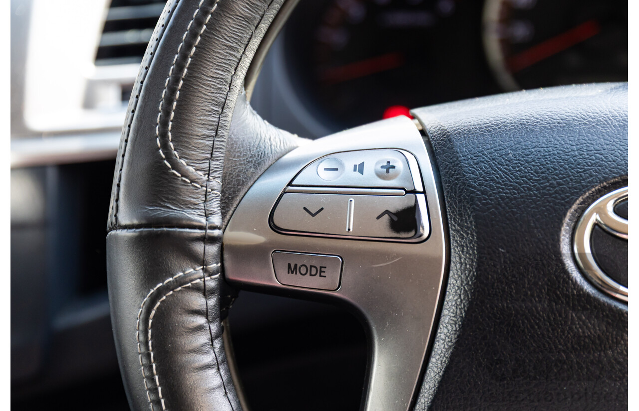 7/2014 Toyota Hilux SR5 (4x4) KUN26R MY14 Dual Cab P/Up Cool White Turbo Diesel 3.0L