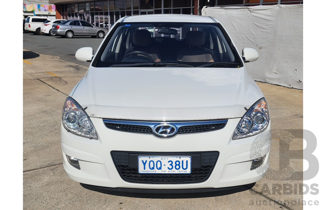 8/2010 Hyundai i30 SLX 1.6 CRDi FD MY10 5d Hatchback White 1.6L