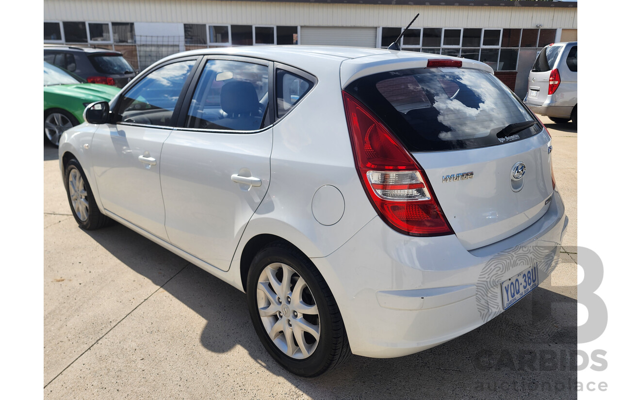 8/2010 Hyundai i30 SLX 1.6 CRDi FD MY10 5d Hatchback White 1.6L