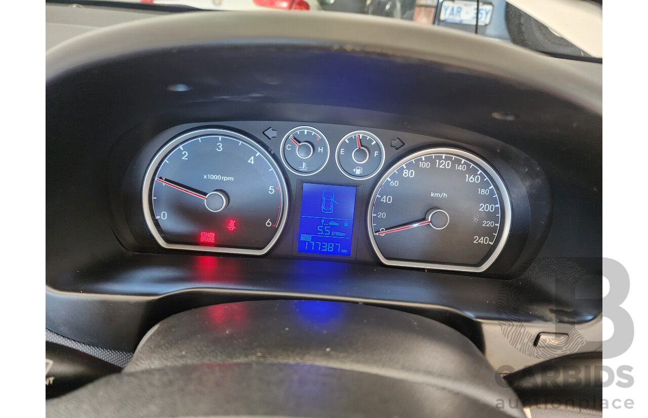 8/2010 Hyundai i30 SLX 1.6 CRDi FD MY10 5d Hatchback White 1.6L