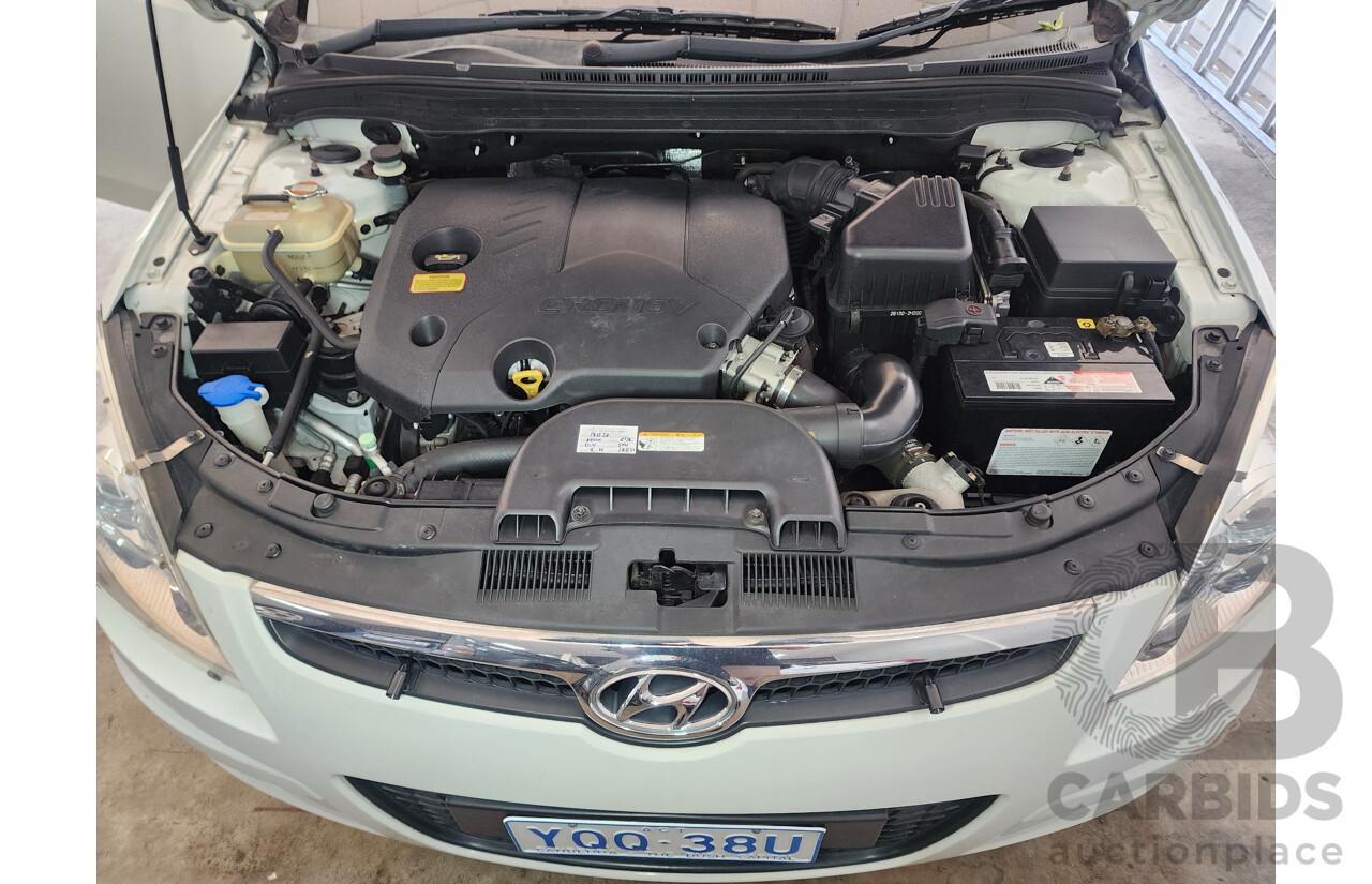 8/2010 Hyundai i30 SLX 1.6 CRDi FD MY10 5d Hatchback White 1.6L