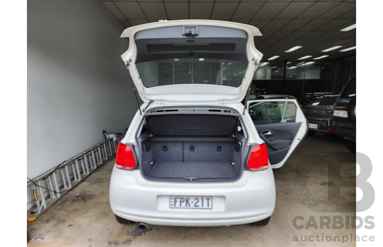 1/2014 Volkswagen Polo Trendline 6R MY14 5d Hatchback White 1.4L