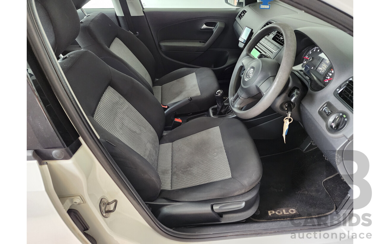 1/2014 Volkswagen Polo Trendline 6R MY14 5d Hatchback White 1.4L