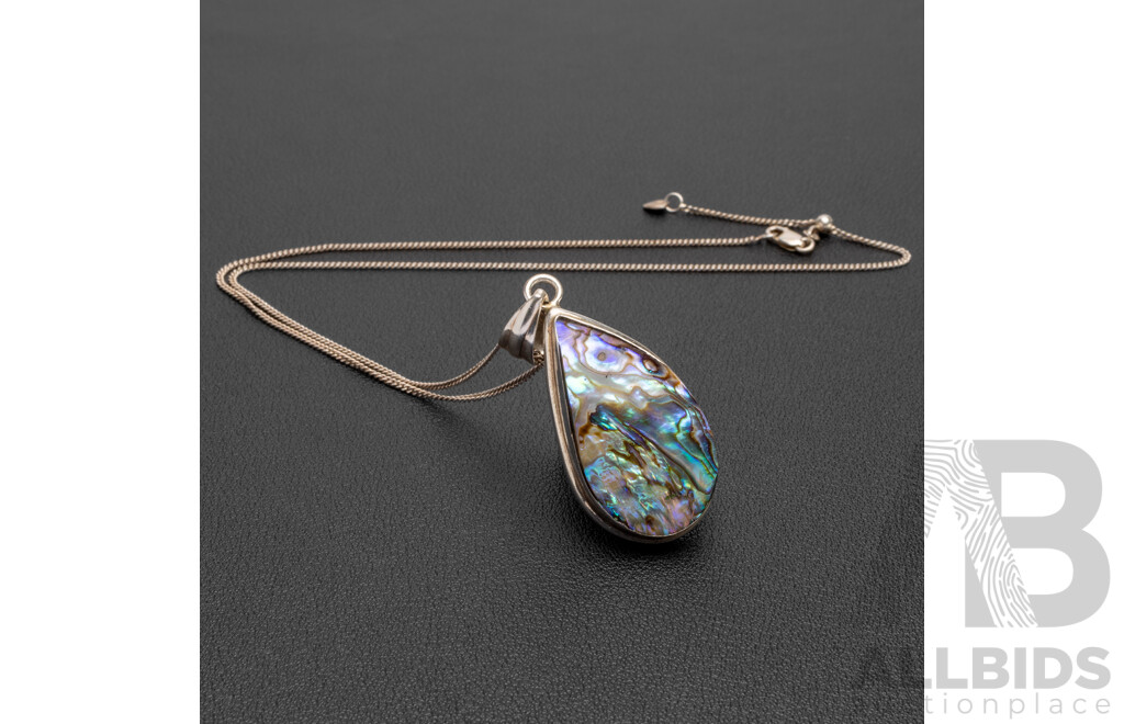 925 Sterling Silver Freeform Paua Pendant and Necklace. Length - 45cms