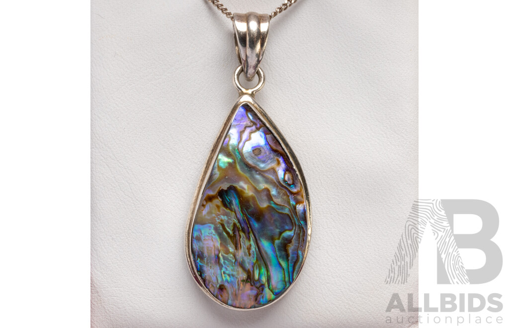 925 Sterling Silver Freeform Paua Pendant and Necklace. Length - 45cms