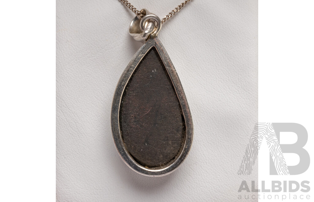 925 Sterling Silver Freeform Paua Pendant and Necklace. Length - 45cms