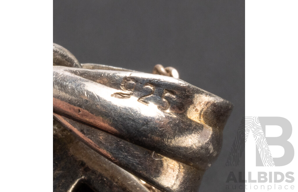 925 Sterling Silver Freeform Paua Pendant and Necklace. Length - 45cms