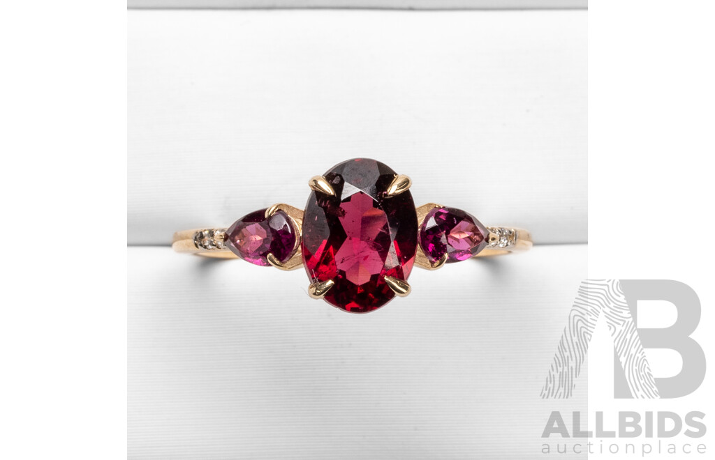 9ct Yellow Gold Natural Garnet/Natural Garnet & Diamond Ring with IGI Valuation - Size N.5