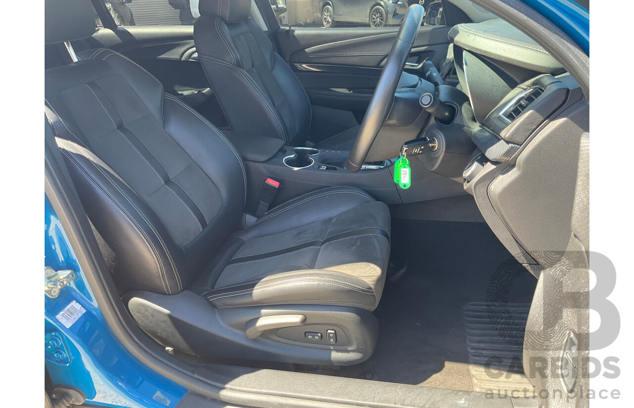 10/2014 Holden Commodore SV6 VF MY15 4d Sedan Perfect Blue V6 3.6L