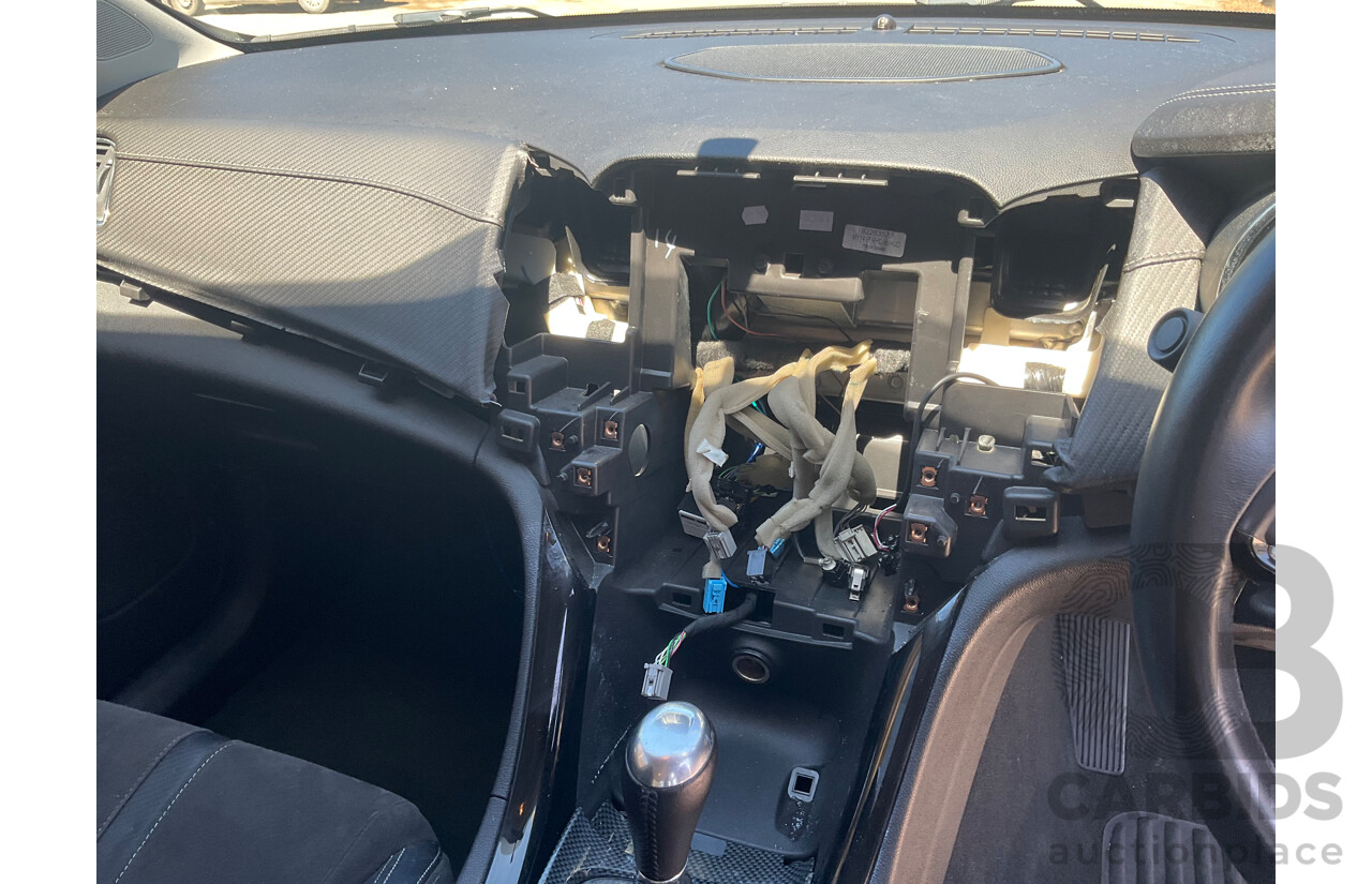 10/2014 Holden Commodore SV6 VF MY15 4d Sedan Perfect Blue V6 3.6L