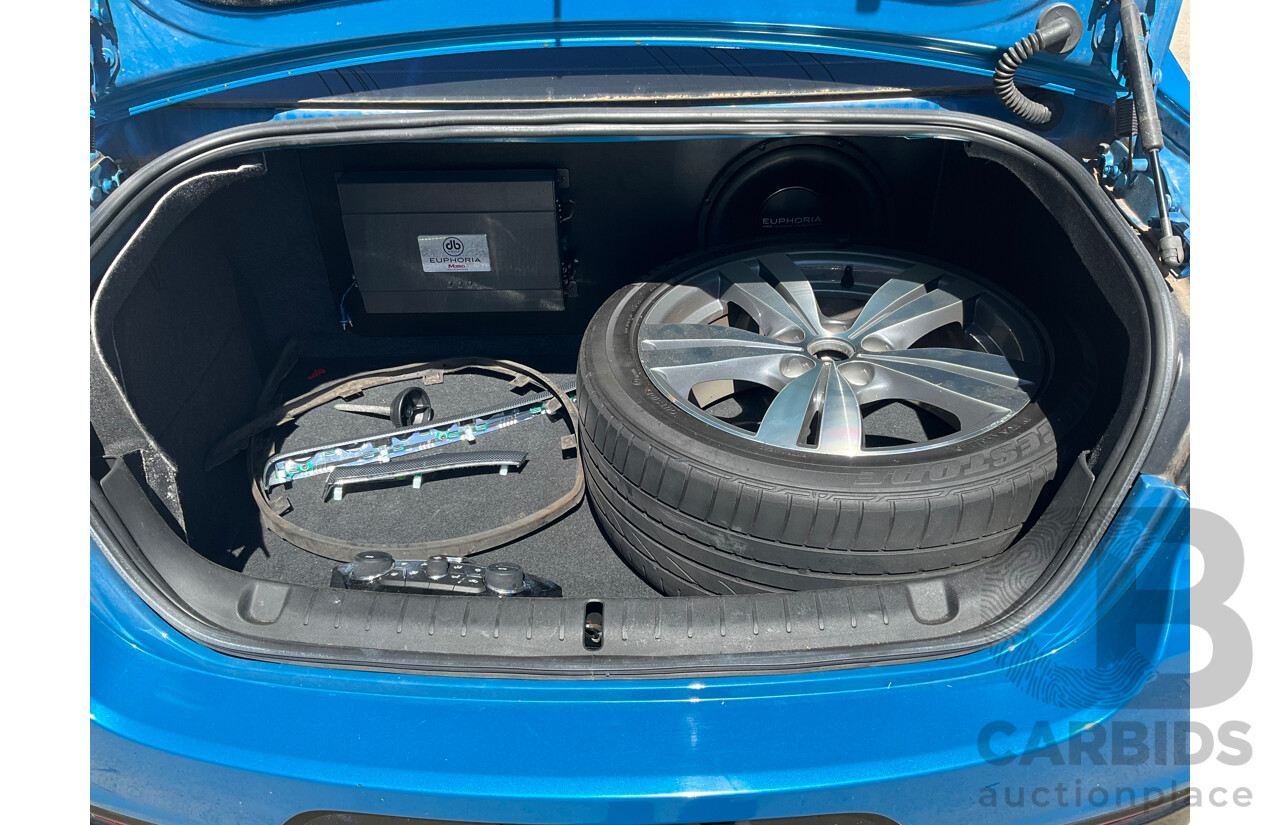 10/2014 Holden Commodore SV6 VF MY15 4d Sedan Perfect Blue V6 3.6L