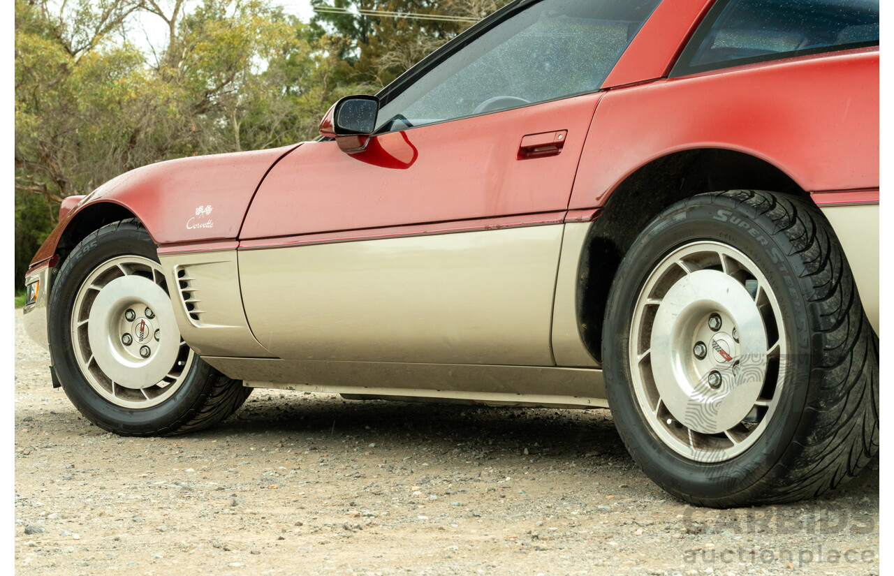 01/1985 Chevrolet Corvette C4 2d Coupe Two Tone Red / Beige V8 5.7L