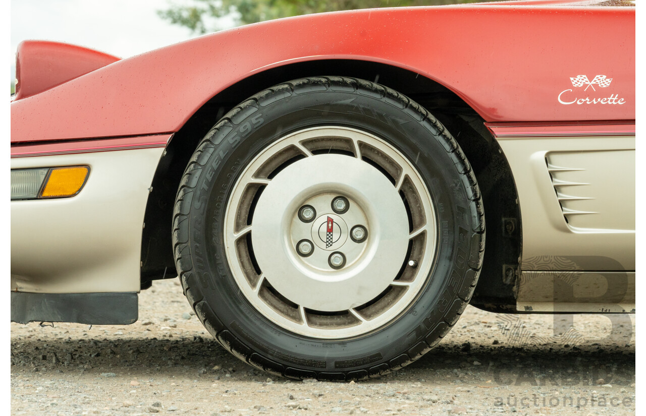 01/1985 Chevrolet Corvette C4 2d Coupe Two Tone Red / Beige V8 5.7L