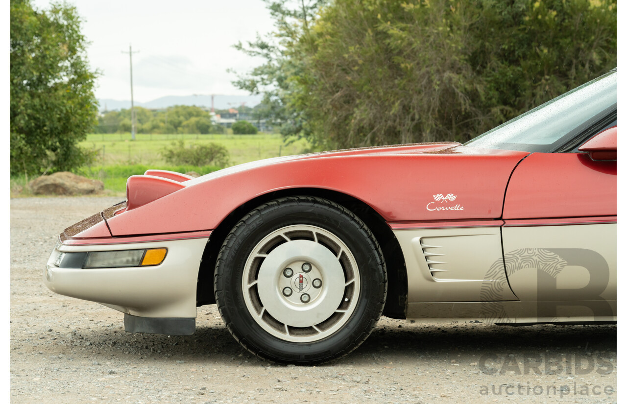 01/1985 Chevrolet Corvette C4 2d Coupe Two Tone Red / Beige V8 5.7L