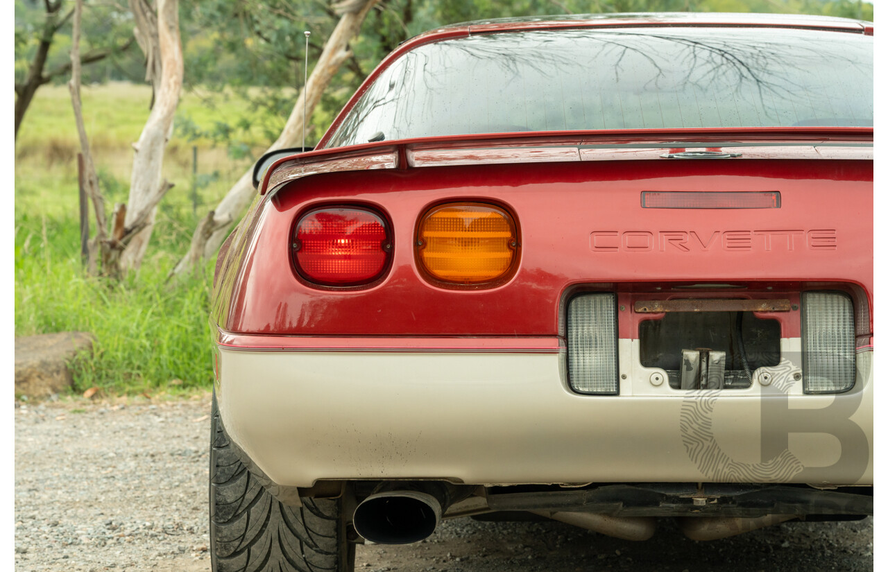 01/1985 Chevrolet Corvette C4 2d Coupe Two Tone Red / Beige V8 5.7L