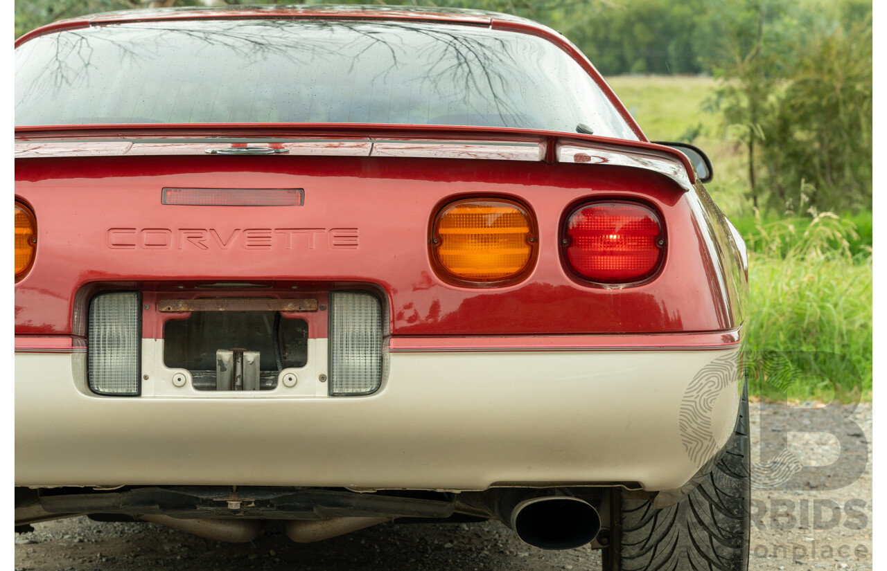 01/1985 Chevrolet Corvette C4 2d Coupe Two Tone Red / Beige V8 5.7L