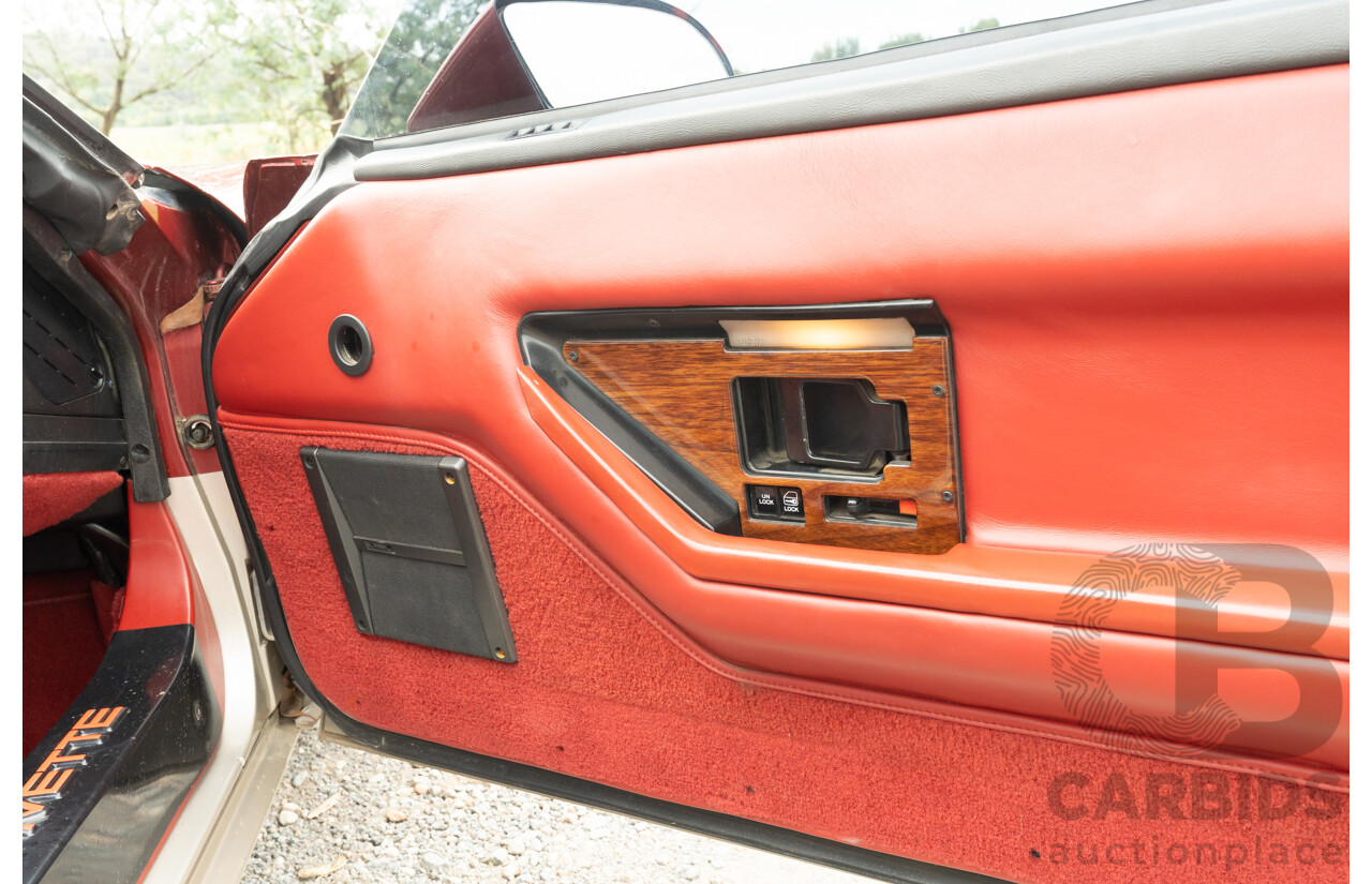 01/1985 Chevrolet Corvette C4 2d Coupe Two Tone Red / Beige V8 5.7L