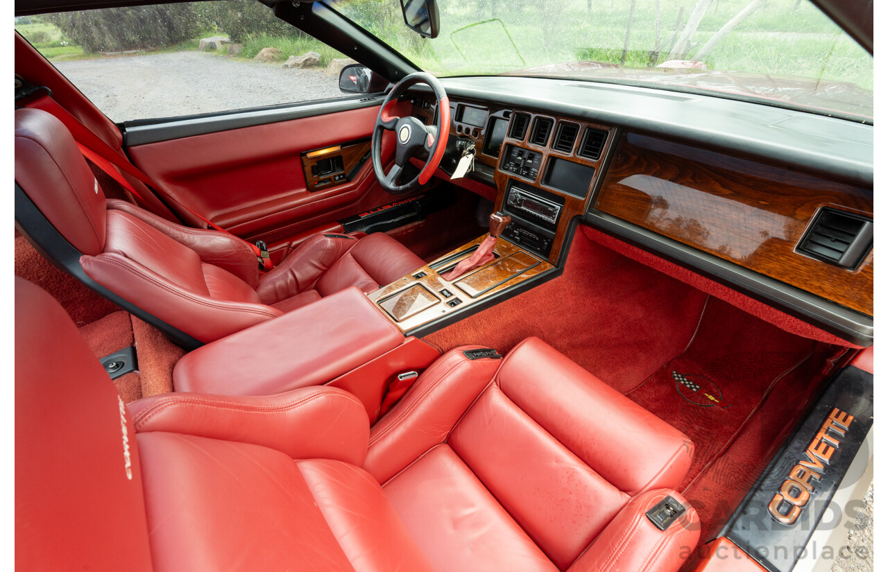 01/1985 Chevrolet Corvette C4 2d Coupe Two Tone Red / Beige V8 5.7L
